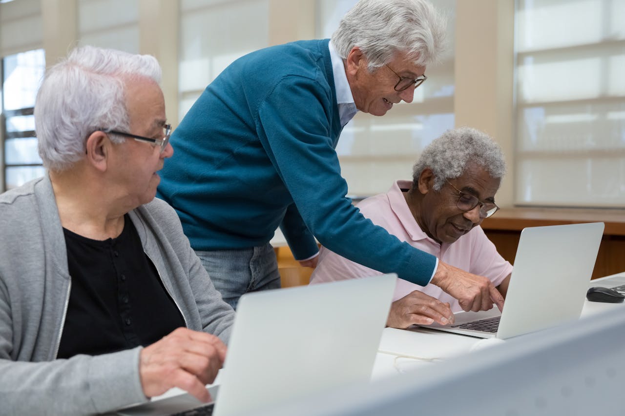Technology help and digital learning support for older adults at Center 50+